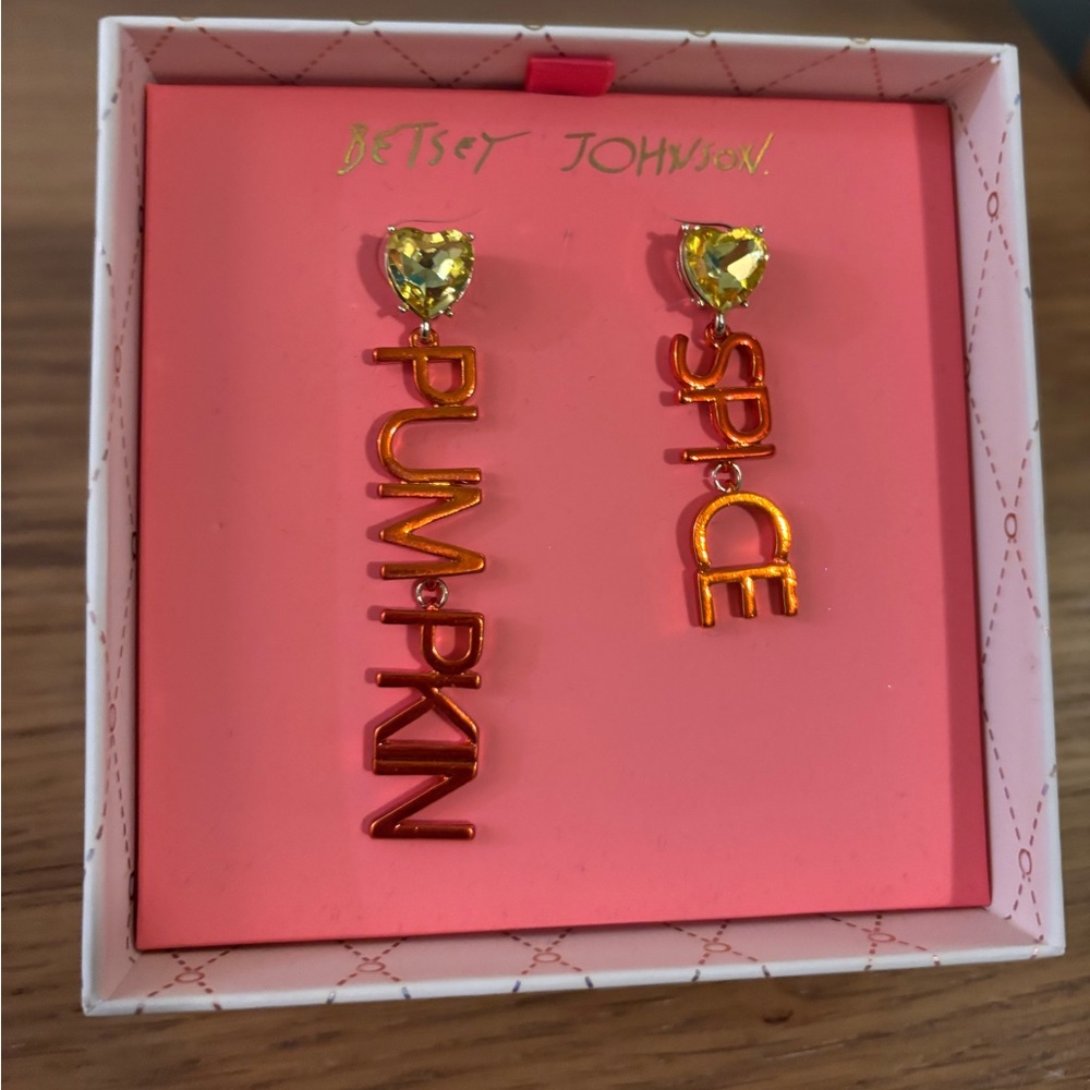 Betsey Johnson Its Fall Y All Orange Pumpkin Spice Mismatch Drop Earrings NIB - Picture 3 of 7